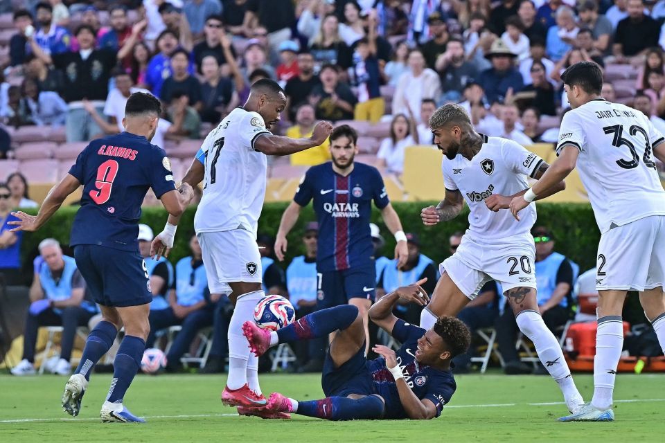 构被牢牢贯 构被牢牢贯